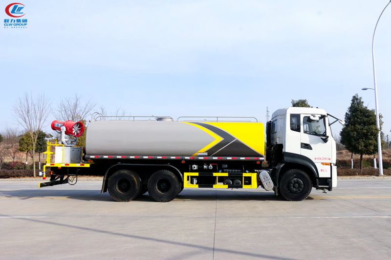 高端东风天龙18方洒水车