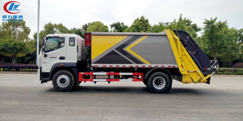 新款福田瑞沃压缩垃圾车